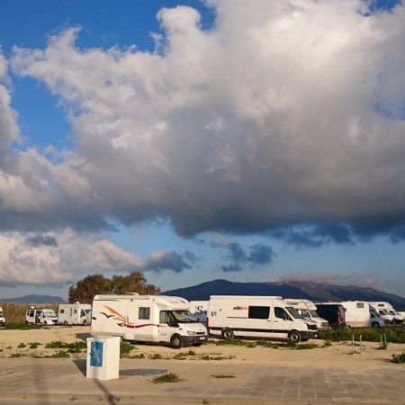 Aparcar tu caravana ilegalmente en plena naturaleza en Tarifa