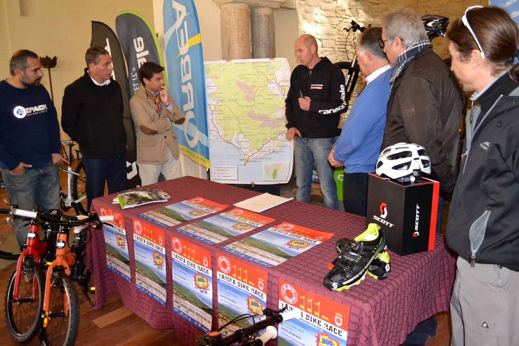 Presentación Tarifa Bike Race en la Iglesia de Santa Maria