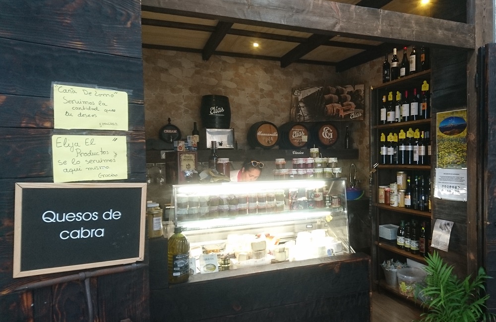 Venta Quesería Cañada del Patriarca en el mercado de abastos de Tarifa