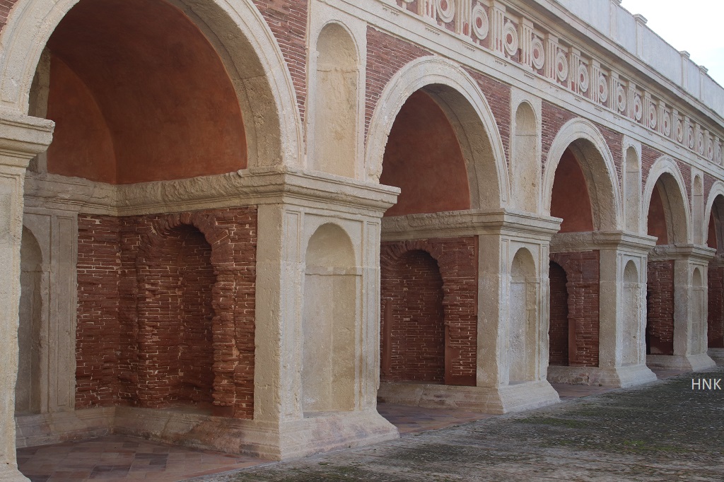 Galeria en el Jardin Palacio de la Ribera. Foto HNK