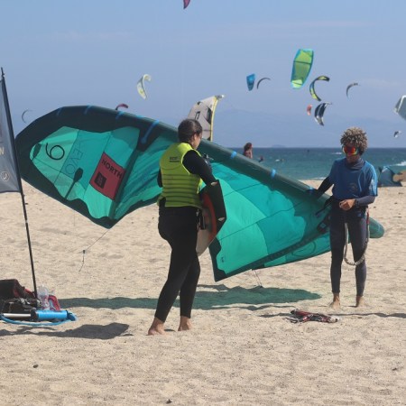 Instructor de Kitesurf en la playa de Tarifa