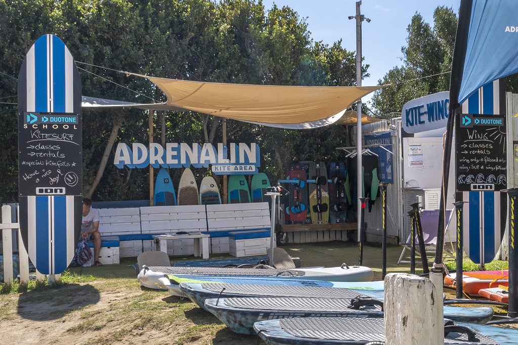 Dónde Alquilar Equipo Completo De Kitesurf Wing Foil En Tarifa En Invierno