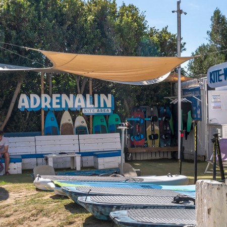 Dónde Alquilar Equipo Completo De Kitesurf Wing Foil En Tarifa En Invierno